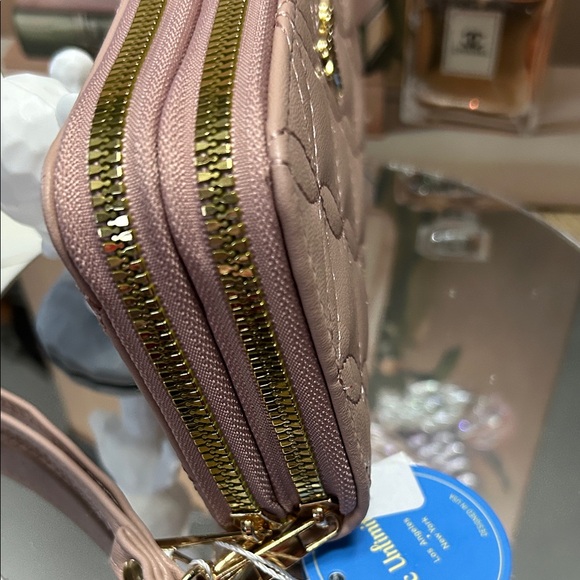 NWT Blush Pink Quilted Clutch with Dragonfly Accent - Picture 5 of 9